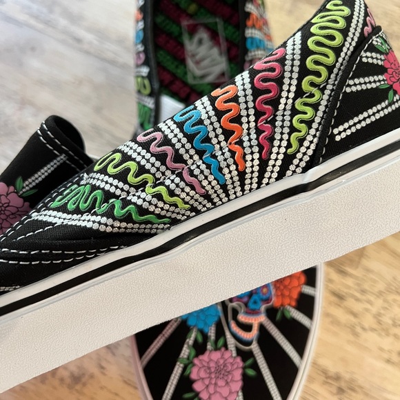 Sugar Skull Vans Slip On!? main image 4